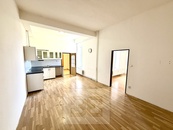 Byt 2+kk v činžovním domě situovaný na náměstí v obci Štětí, ul. Krátká, cena 2690000 CZK / objekt, nabízí Bohemian Estates International s.r.o.