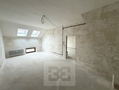 Byt 3+1 před rekonstrukcí v činžovním domě situovaný na náměstí v obci Štětí, ul. Krátká, cena 3490000 CZK / objekt, nabízí Bohemian Estates International s.r.o.