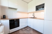 Pronájem bytu 2+1 57 m2 s balkonem, Praha - Kobylisy, cena 22000 CZK / objekt / měsíc, nabízí Bohemian Estates International s.r.o.