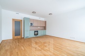 Pronájem bytu 1+kk 42 m2, Praha - Smíchov, cena 21000 CZK / objekt / měsíc, nabízí Bohemian Estates International s.r.o.