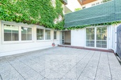 Exkluzivní pronájem bytu 4+ kk, 120m2 s terasou, zahradou a přímým vstupem z garáže, cena 45000 CZK / objekt / měsíc, nabízí 