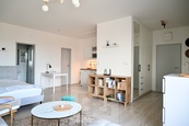 Nádherný, zařízený byt 1+kk v centru města s přístupem na terasu, cena 16300 CZK / objekt / měsíc, nabízí Bohemian Estates International s.r.o.