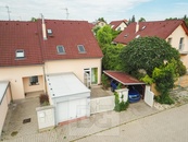 Pronájem rodinného domu 6+kk 150 m2, Zahrada 253m2, 3 parkovací místa, Líbeznice, cena 45000 CZK / objekt / měsíc, nabízí Bohemian Estates International s.r.o.