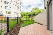 Pronájem bytu 2+kk 55 m2, Praha - Radlice, cena 29490 CZK / objekt / měsíc, nabízí Bohemian Estates International s.r.o.