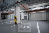Pronájem garážového stání 18 m2, Praha - Hloubětín, cena 1500 CZK / objekt / měsíc, nabízí Bohemian Estates International s.r.o.