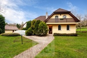 Rodinný dům v obci Kunice - klidné bydlení u Prahy s krásnými výhledy, cena 15899000 CZK / objekt, nabízí Bohemian Estates International s.r.o.