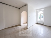 Pronájem komerčních prostor v přízemí nádherné budovy na Praze 1 - ul.Těšnov, cena 25000 CZK / objekt / měsíc, nabízí Bohemian Estates International s.r.o.