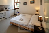 Pronájem bytu 1+kk + parking Karlštejn, cena 12500 CZK / objekt / měsíc, nabízí 