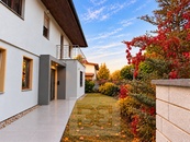 Pronájem bytu 2+kk 45 m2, Roztoky, cena 25500 CZK / objekt / měsíc, nabízí 