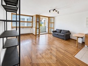 Světlý byt 1+kk s prostorným balkonem v moderní rezidenci u OC Nový Smíchov, cena 19900 CZK / objekt / měsíc, nabízí Bohemian Estates International s.r.o.