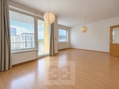 Prostorný byt 1+kk (40m2) s balkonem a sklepem na ulici Dusíkova, cena 15500 CZK / objekt / měsíc, nabízí 