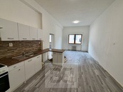 Byt 3+kk v činžovním domě situovaný na náměstí v obci Štětí, ul. Krátká, cena 3490000 CZK / objekt, nabízí 