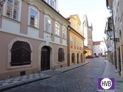 Pronájem nebytového prostoru/obchodu 111 m2 v historickém domě u Karlova mostu, Praha 1-Malá Strana, Míšeňská