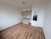 1+0, 7. patro, ul. Větrná, Severní Terasa, cena 6800 CZK / objekt / měsíc, nabízí Lucie Walterová - Hypoteam