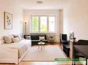 Zařízený 1+kk (33 m2) po rekonstrukci, cihla Praha 10 Vršovice, náměstí Svatopluka Čecha pronájem, cena 16000 CZK / objekt / měsíc, nabízí 