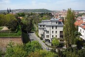 Výjimečný 3+1 s výhledy/lodžie (100 m2) u metra Vyšehrad Praha 4 Nusle, ul. Na Bučance pronájem