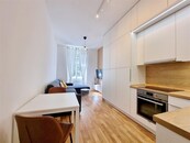 Luxusně zrekonstruovaný byt 1+kk na Letné, cena 21900 CZK / objekt / měsíc, nabízí 