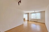 Byt 1+1 s balkónem, 45 m2, garážové stání, sklep, Praha - Záběhlice., cena 7990000 CZK / objekt, nabízí 