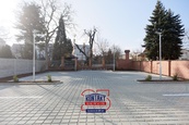 Pronájem parkovacího stání ve dvoře domu v centru Č.Budějovic, cena 1650 CZK / objekt / měsíc, nabízí 