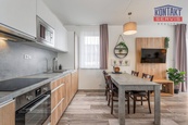 Prodej luxusního apartmánu 3+KK se saunou, terasou a zahradou - Resort Korzo Lipno, Lipno nad Vltavou, cena 9790000 CZK / objekt, nabízí 
