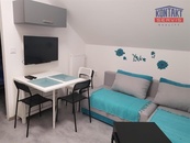 Pronájem útulného bytu 2+kk s teráskou v rodinném domě, ul. Žižkova, Hluboká nad Vltavou, cena 12500 CZK / objekt / měsíc, nabízí Kontakt servis CZ s.r.o.
