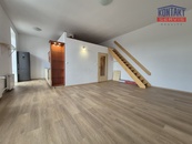 Pronájem zděného bytu 1kk s balkónem v žádané lokalitě ulice Komenského, České Budějovice, cena 11000 CZK / objekt / měsíc, nabízí Kontakt servis CZ s.r.o.