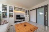 Nabízíme k prodeji krásný dvoupodlažní byt 4+kk (93 m2) v řadovém domě o 3 bytových jednotkách., cena 8980000 CZK / objekt, nabízí KUZO Partners s.r.o.