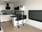 Prodej nadstandardního bytu 2+kk s balkonem a parkovacím místem, cena 6990000 CZK / objekt, nabízí