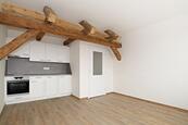 Podnájem podkrovní ateliérové jednotky 1+kk, OV, Brandýs nad Labem, ihned k nastěhování, cena 13900 CZK / objekt / měsíc, nabízí 