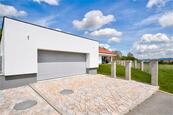 Prodej novostavby RD, pozemek 1 216 m2, dvojgaráž, obec Lochovice, cena 12390000 CZK / objekt, nabízí 