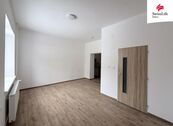 Pronájem bytu 1+kk 33 m2 Spojenců, Úpice, cena 8000 CZK / objekt / měsíc, nabízí 