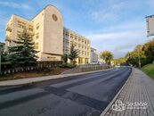 Reprezentativní komerční prostor 350 m v Sokolově, cena 150 CZK / m2 / měsíc, nabízí Realitní kancelář Sedláček s.r.o.