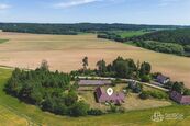 Rodinný dům ve stylu venkovské usedlosti | 9 287 m pozemků, stodola a potenciál dalšího rozvoje, cena 9800000 CZK / objekt, nabízí Realitní kancelář Sedláček s.r.o.