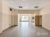 Pronájem obchodního prostoru 85 m s výlohou, Nádražní, Sokolov, cena 8000 CZK / objekt / měsíc, nabízí Realitní kancelář Sedláček s.r.o.