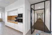Pronájem kancelářského patra 584 m², Praha 7 Holešovice, cena 208459 CZK / objekt / měsíc, nabízí Realitní kancelář CENTRUM s.r.o.