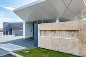 Prodej bytu 3+kk (275,2) terasay, 2 parkovací místa, sklep, OAKS PRAGUE Rezidence U Golfu Popovičky, cena cena v RK, nabízí