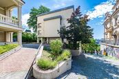 Rent of a representative duplex apartment (228 m2), parking space, terraces, cena 115000 CZK / objekt, nabízí 