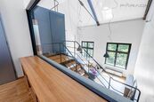 Pronájem třípatrového loftu 3+kk, 146 m2, ul. Na Maninách, Holešovice, Praha 7, cena 69000 CZK / objekt, nabízí 