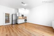 Ateliér 37 m2, terasa 6 m2, Praha 10-Vršovice, ul. 28 pluku, cena 16800 CZK / objekt, nabízí 