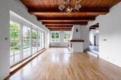 Pronájem rodinného domu 6+1, 350m2 se zahradou 600m2, Průhonice, cena 95000 CZK / objekt, nabízí 
