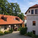 Pronájem vily 160 m2, pozemek 54 m2, Praha 15, cena 42000 CZK / objekt / měsíc, nabízí Faraon Reality, s.r.o.