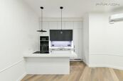 Pronájem vybaveného bytu 4+kk s balkonem,(118m2) parkovací stání náměstí Jiřího z Poděbrad, Praha Vi, cena 104800 CZK / objekt, nabízí Faraon Reality, s.r.o.