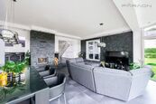 Prodej rodinné vily (346 m2) s bazénem, (pozemek 1180 m2), Na Vyhlídce, Praha západ - Mníšek pod Brd, cena 26940000 CZK / objekt, nabízí Faraon Reality, s.r.o.