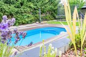 Prodej rodinné vily (346 m2) s bazénem, (pozemek 1180 m2), Na Vyhlídce, Praha západ - Mníšek pod Brd, cena 26940000 CZK / objekt, nabízí Faraon Reality, s.r.o.