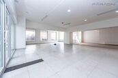 Pronájem obchodního prostoru OC Velká Ohrada (102 m2), cena 37167 CZK / objekt, nabízí Faraon Reality, s.r.o.