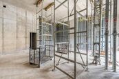 Moderní nový prostor k pronájmu, 95 m2 + garážové stání v novostavbě projektu Anilinka, Praha 10 - S, cena 76000 CZK / objekt, nabízí 