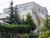 Pronájem vily 680 m2 s bazénem a zahradou, Praha 4 - Hodkovičky, cena 100000 CZK / objekt, nabízí Faraon Reality, s.r.o.