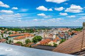 Pronájem vybaveného mezonetového bytu 4+kk (160 m2),TERASA S VÝHLEDEM NA PRAŽSKÝ HRAD,2 KOUPELNY, KR, cena 60000 CZK / objekt / měsíc, nabízí 
