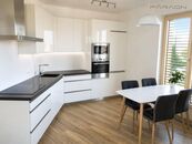 Pronájem moderního plně vybaveného bytu 2+kk (49 m), novostavba, garáž, Adamova, Praha 6 - Veleslaví, cena 28000 CZK / objekt / měsíc, nabízí Faraon Reality, s.r.o.