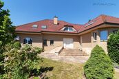 Nadstandardní rodinný dům 9+2, 725 m2, pozemek 2737 m2, Praha 8-Březiněves, cena 110000 CZK / objekt, nabízí Faraon Reality, s.r.o.